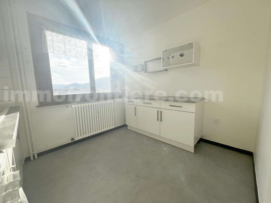 Appartement T2 à Annemasse - Appartement à VILLE-LA-GRAND