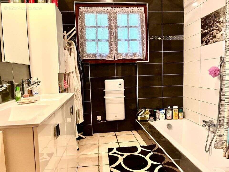 Maison à MONNETIER-MORNEX