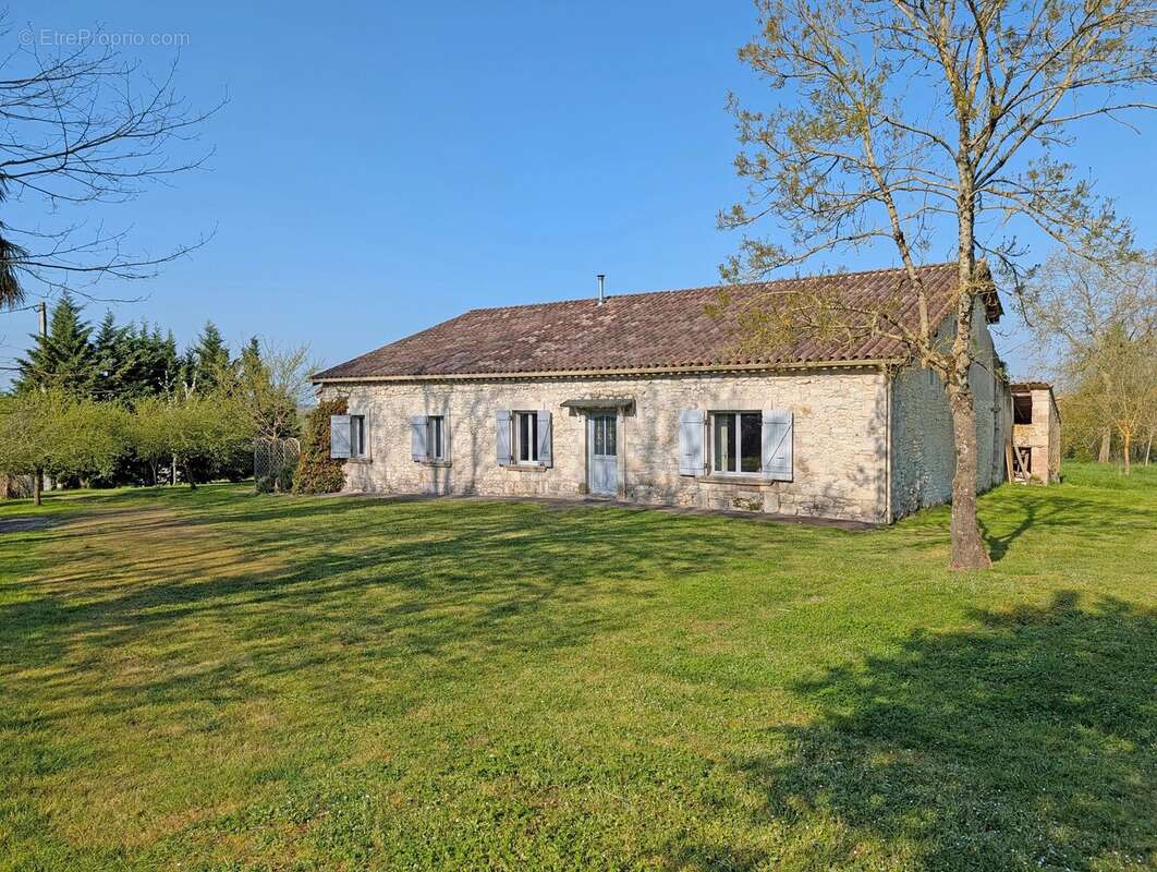 Maison à MONBAHUS
