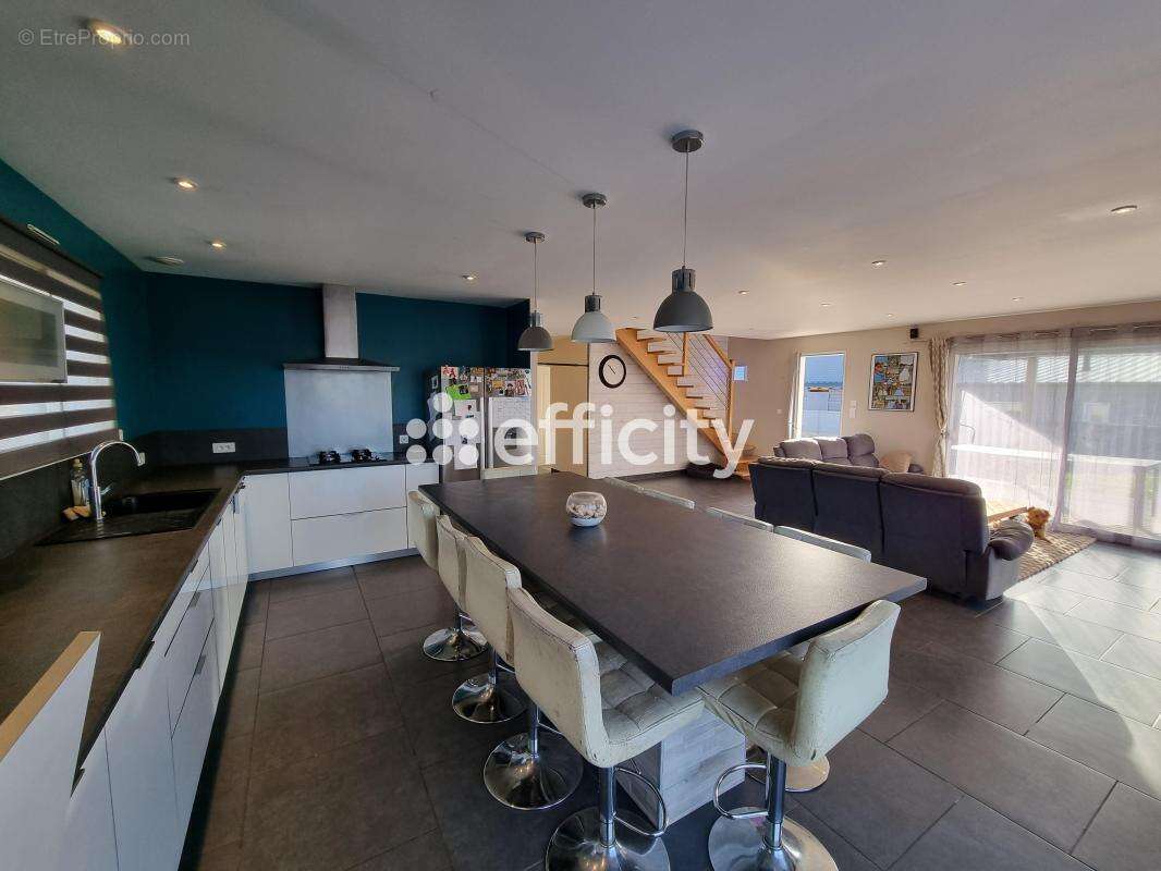Maison 138 m² à Albaret-Sainte-Marie  - photo 2