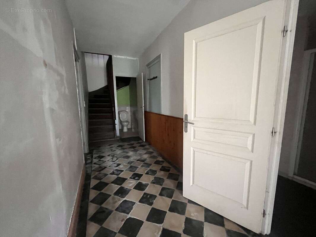 Maison de Maître, dépendances et terrain agricole - photo 9