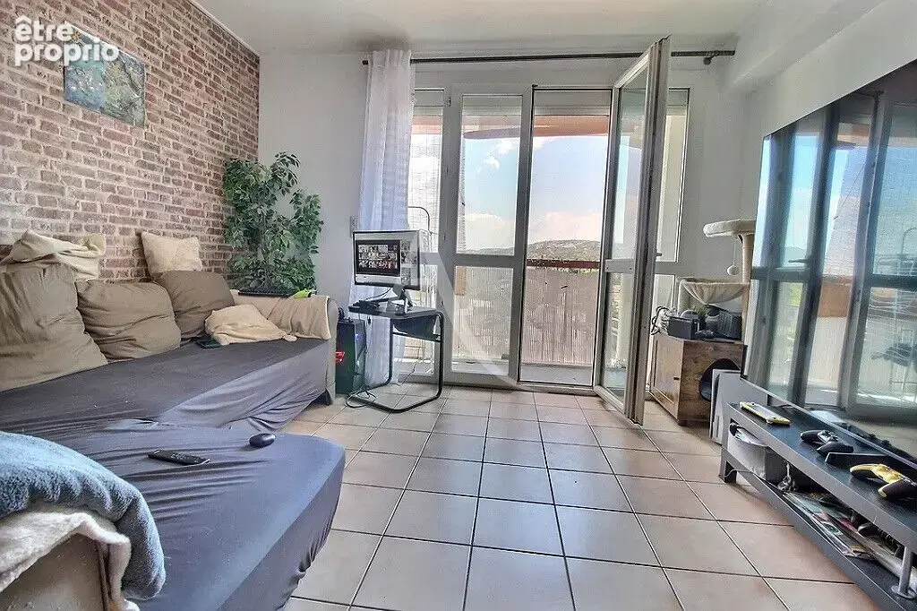 Gignac centre - appartement 3 pieces - 2 chambres - balcon et loggia  -  cave - photo 2