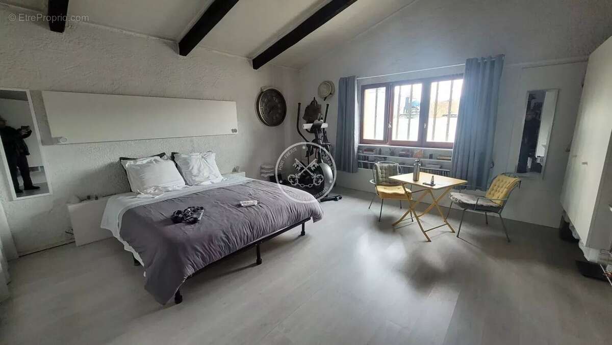 Commerce à ROQUEBRUNE-SUR-ARGENS