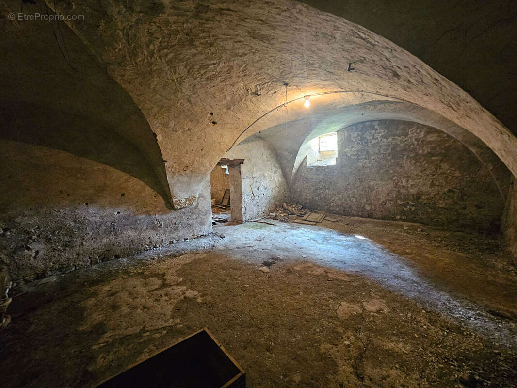 Maison à MENOUX