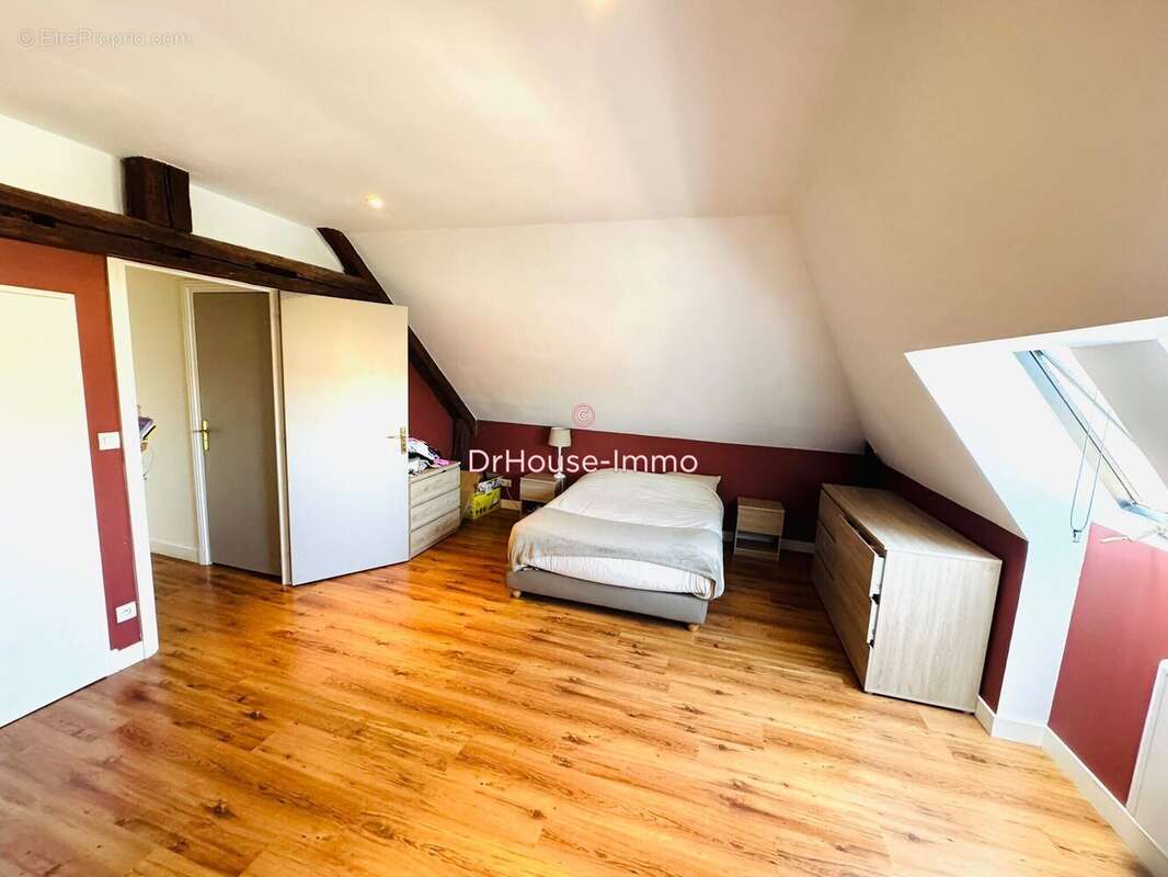 Appartement 87 m² à Greges  - photo 9