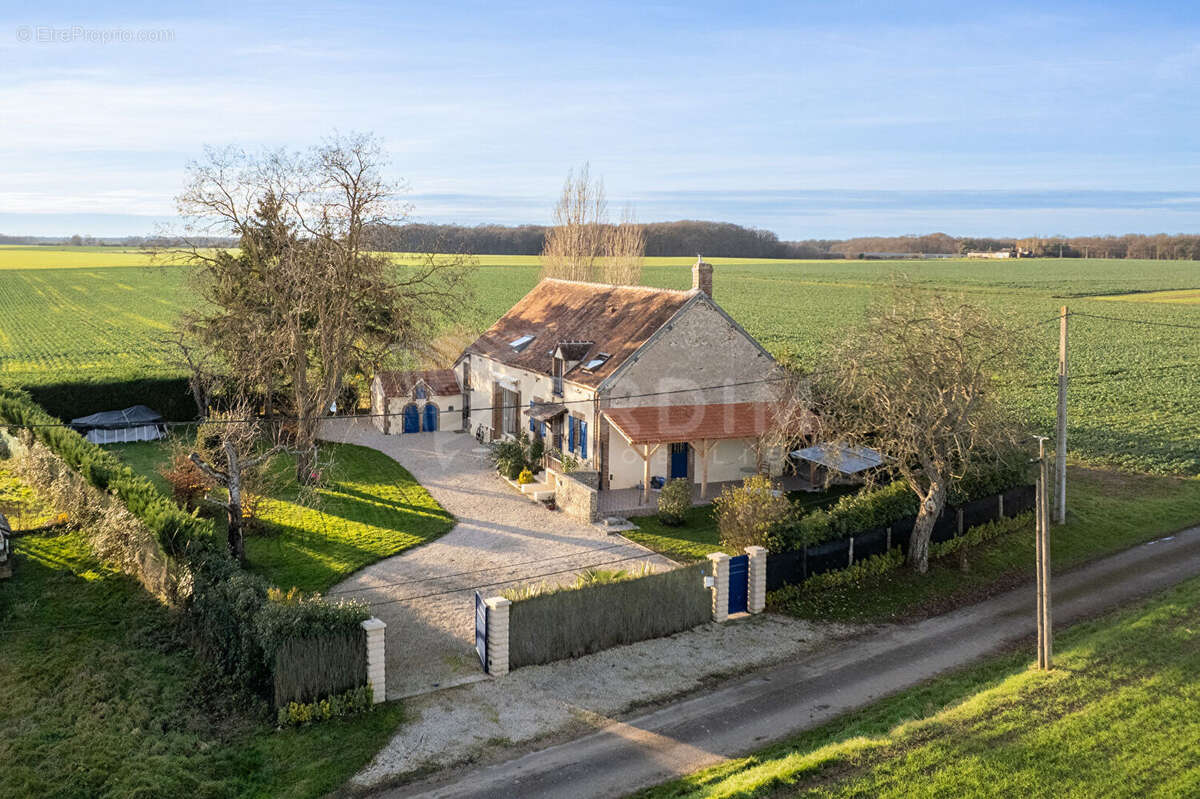 Maison à EGRISELLES-LE-BOCAGE