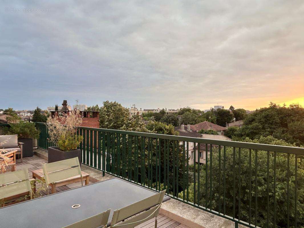 Magnifique T3 traversant avec grande terrasse – Le Busca - photo 2