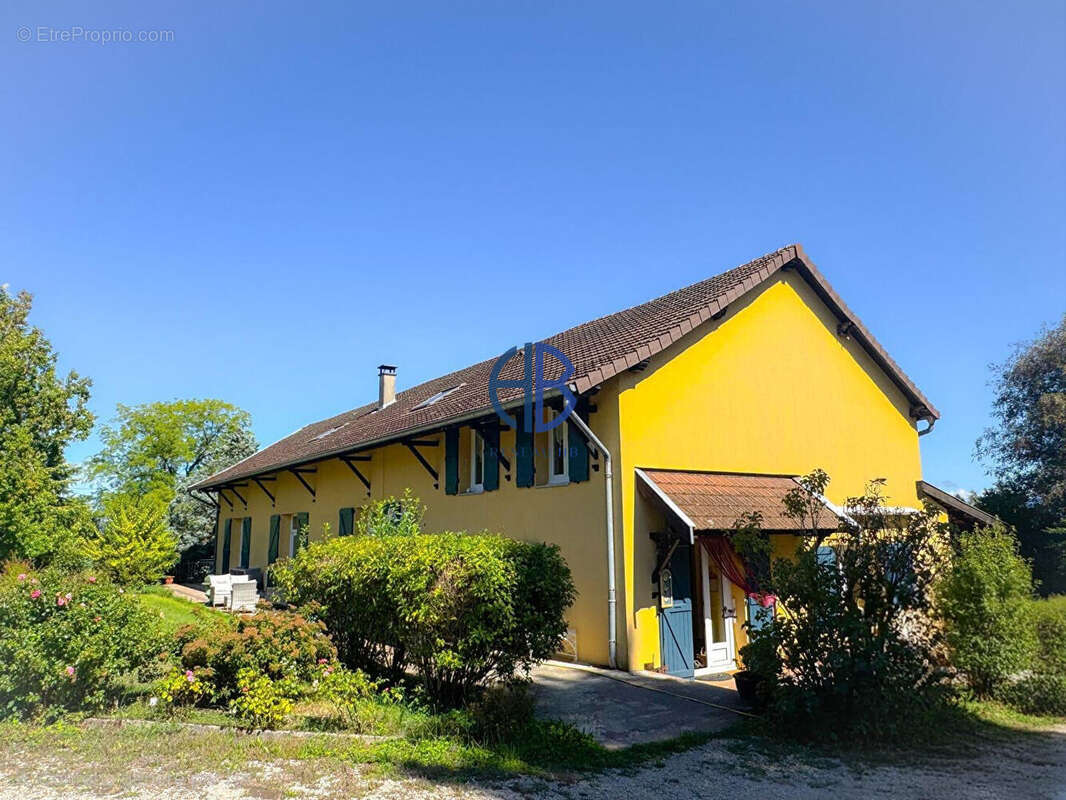 Maison à LA TOUR-DU-PIN