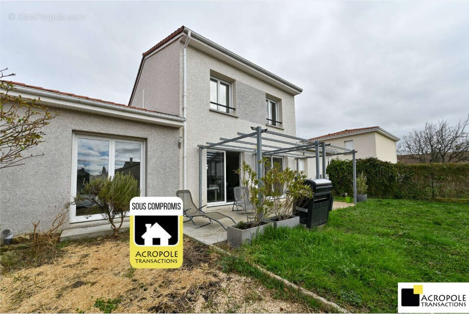 Maison à SAINTE-CONSORCE