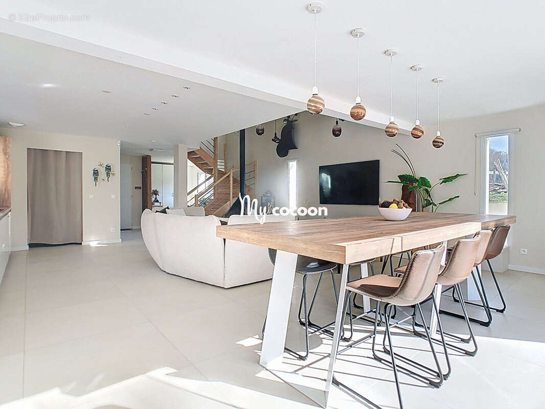 Maison - T5 - 145 m² - photo 6