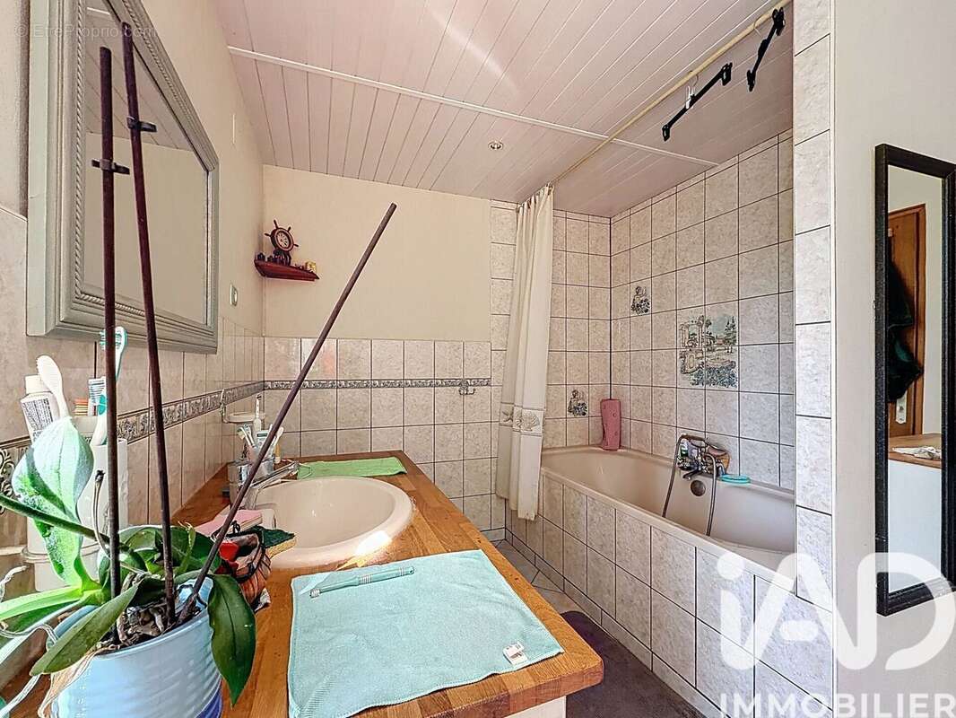 Maison 230 m² à Ozillac  - photo 6