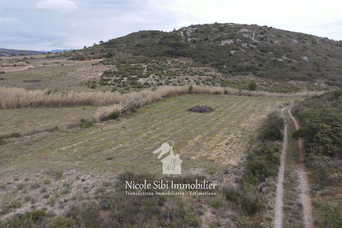 Terrain à ESTAGEL
