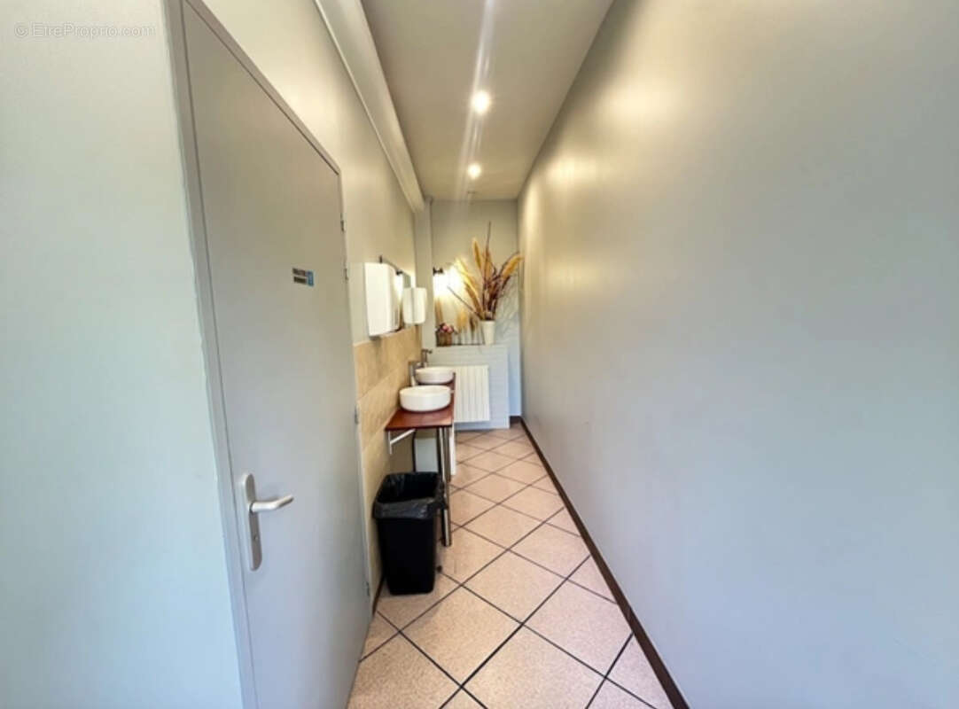 Commerce à SAINT-JEAN-DE-VEDAS