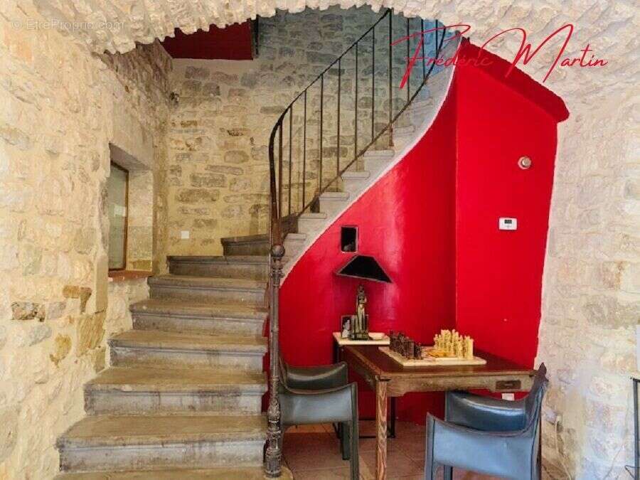 Maison 250 m² à Uzes  - photo 4