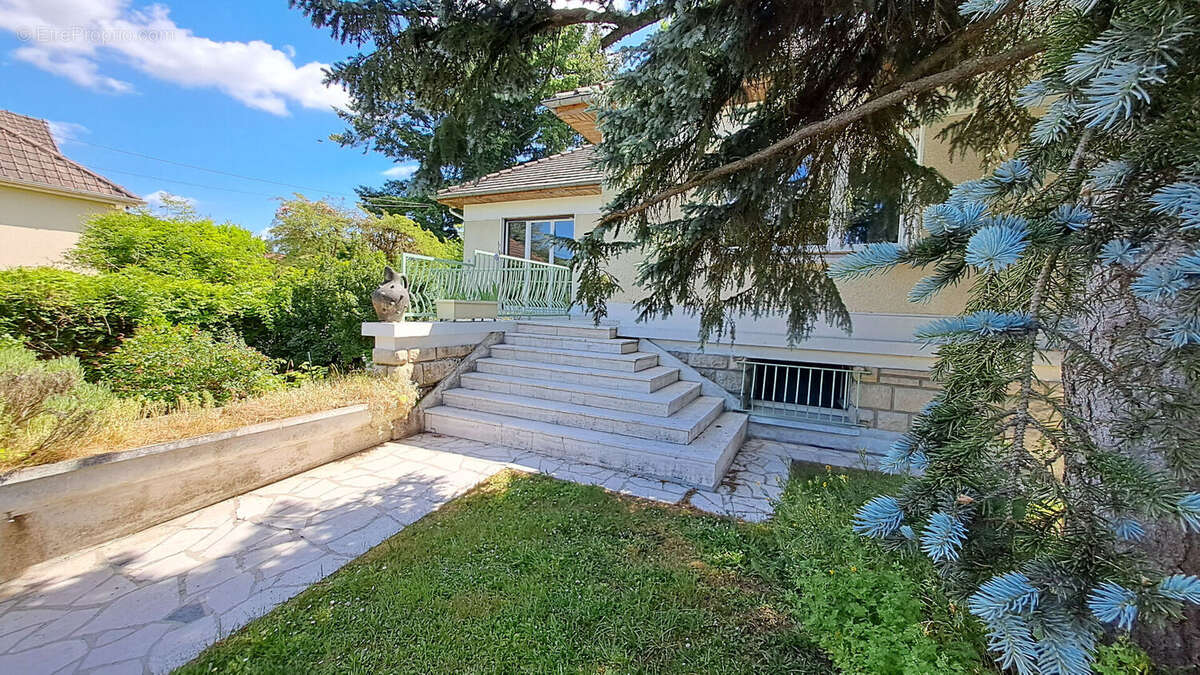 Maison à SAINT-REMY-LES-CHEVREUSE