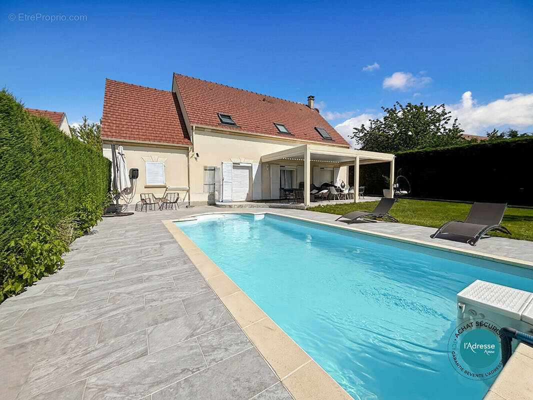 Maison à MENNECY