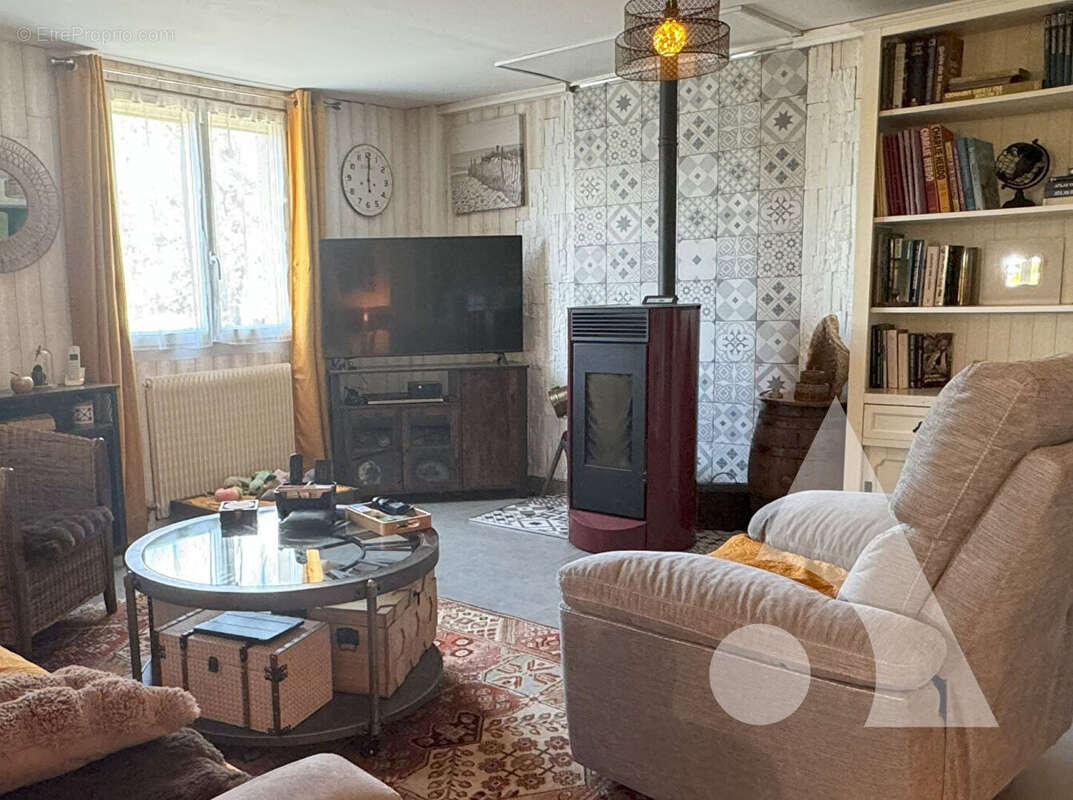 Maison à LA ROQUE-GAGEAC