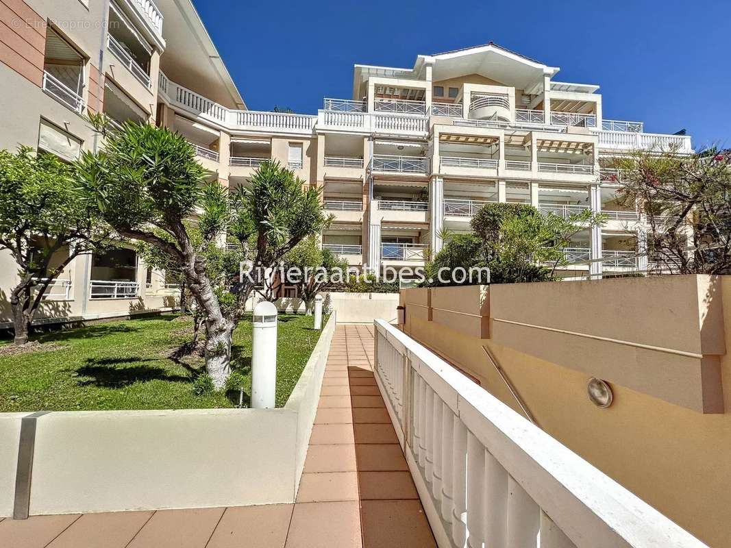 Appartement à VALLAURIS