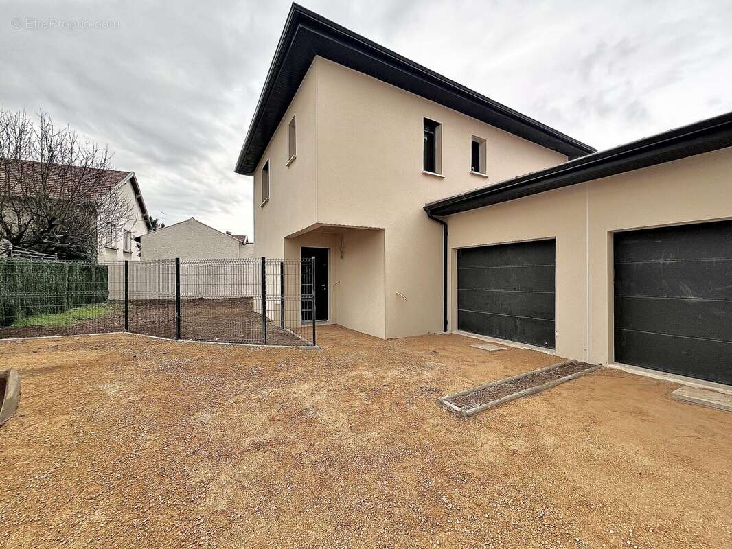 Maison à PONT-DE-CHERUY