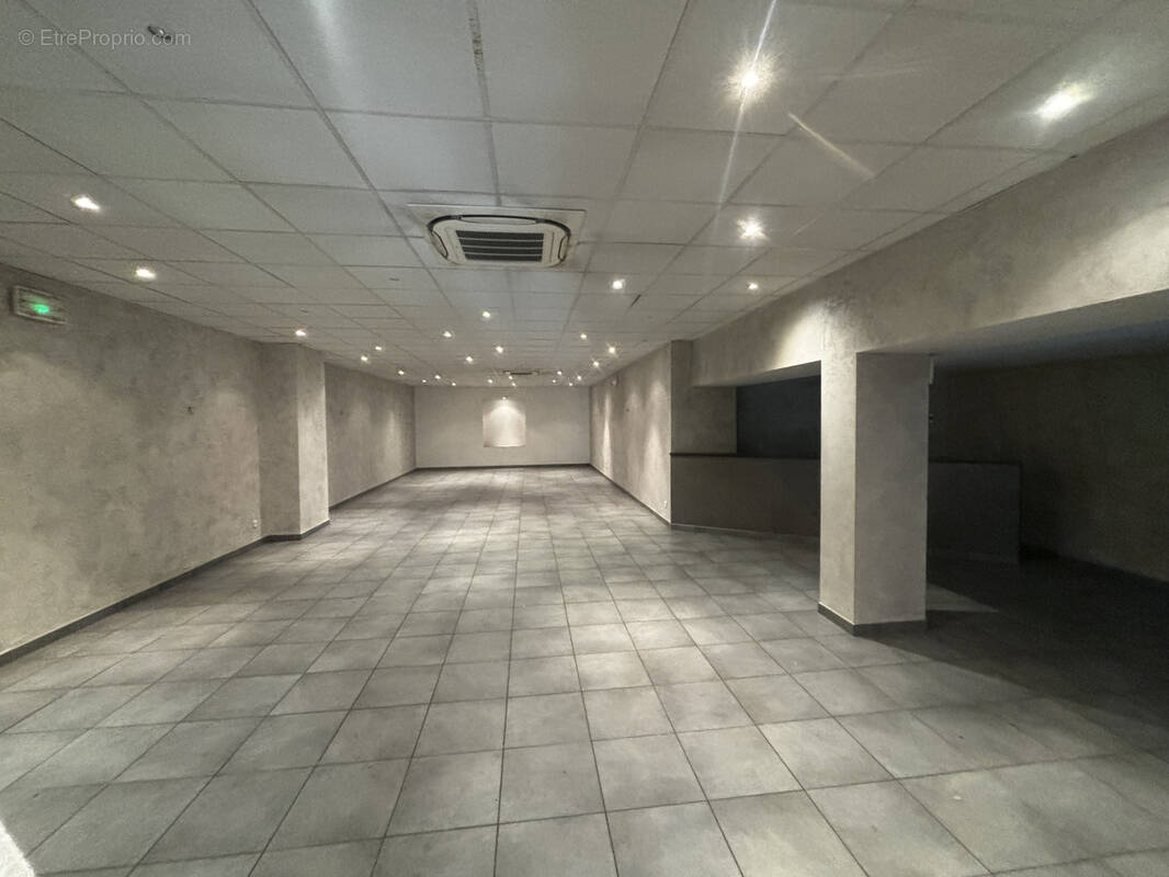 Commerce à MARSEILLE-11E