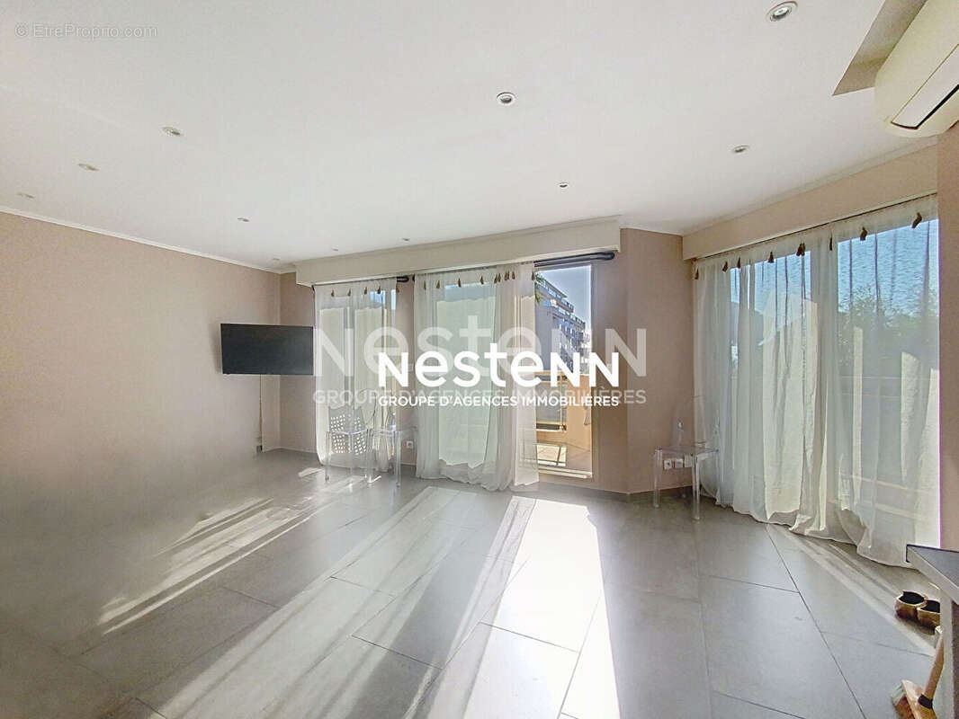 Appartement à VALLAURIS