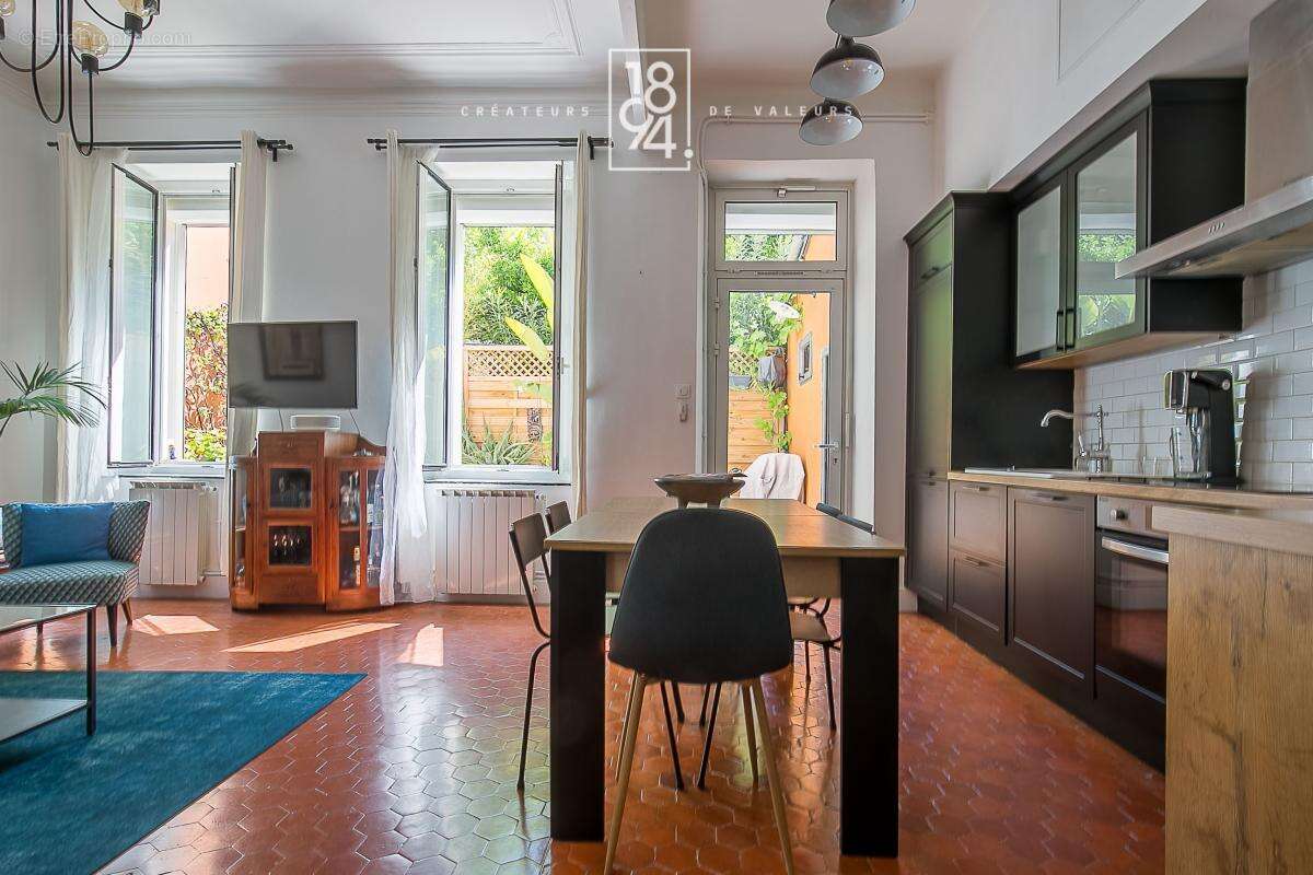 Appartement à MARSEILLE-5E