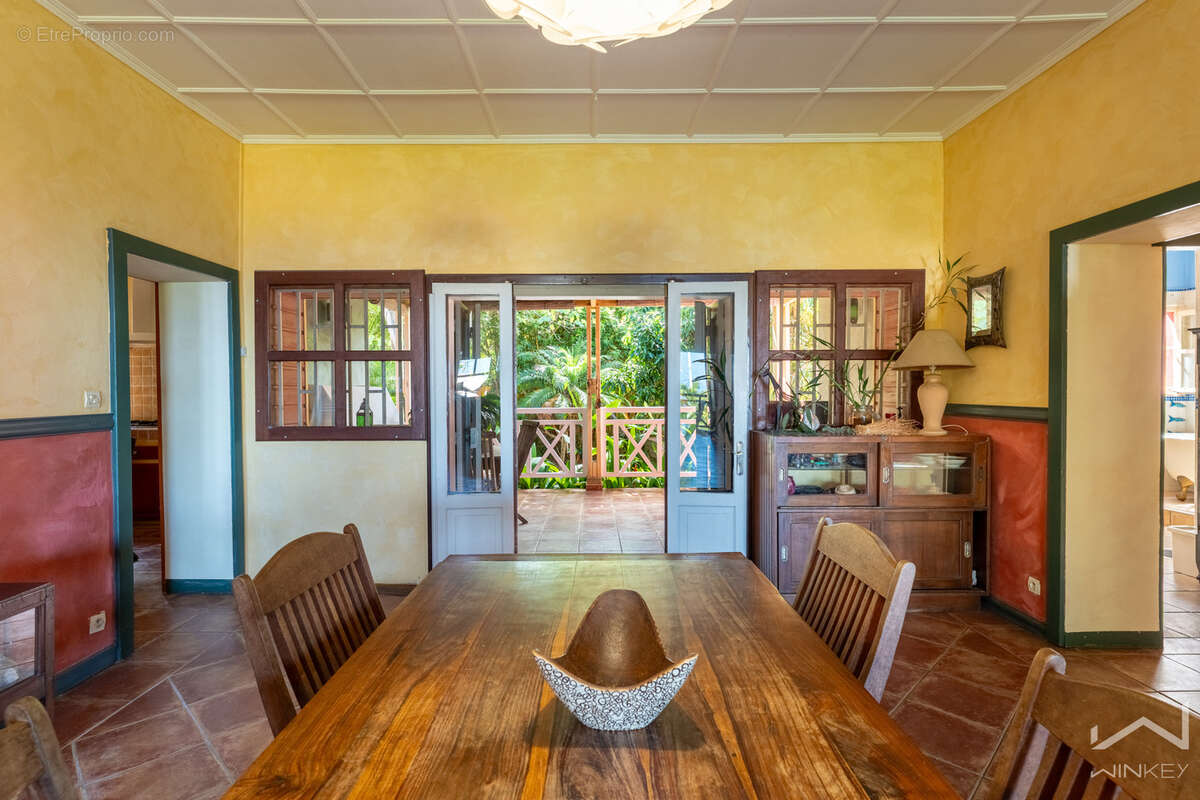 Villa de caractère avec vue océan, piscine et dépendances   Le Tampon - photo 13