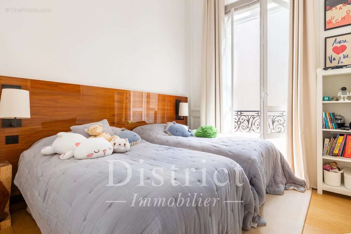 Exclusivité Avenue de Messine. Appartement entièrement rénové 242 m² - photo 16