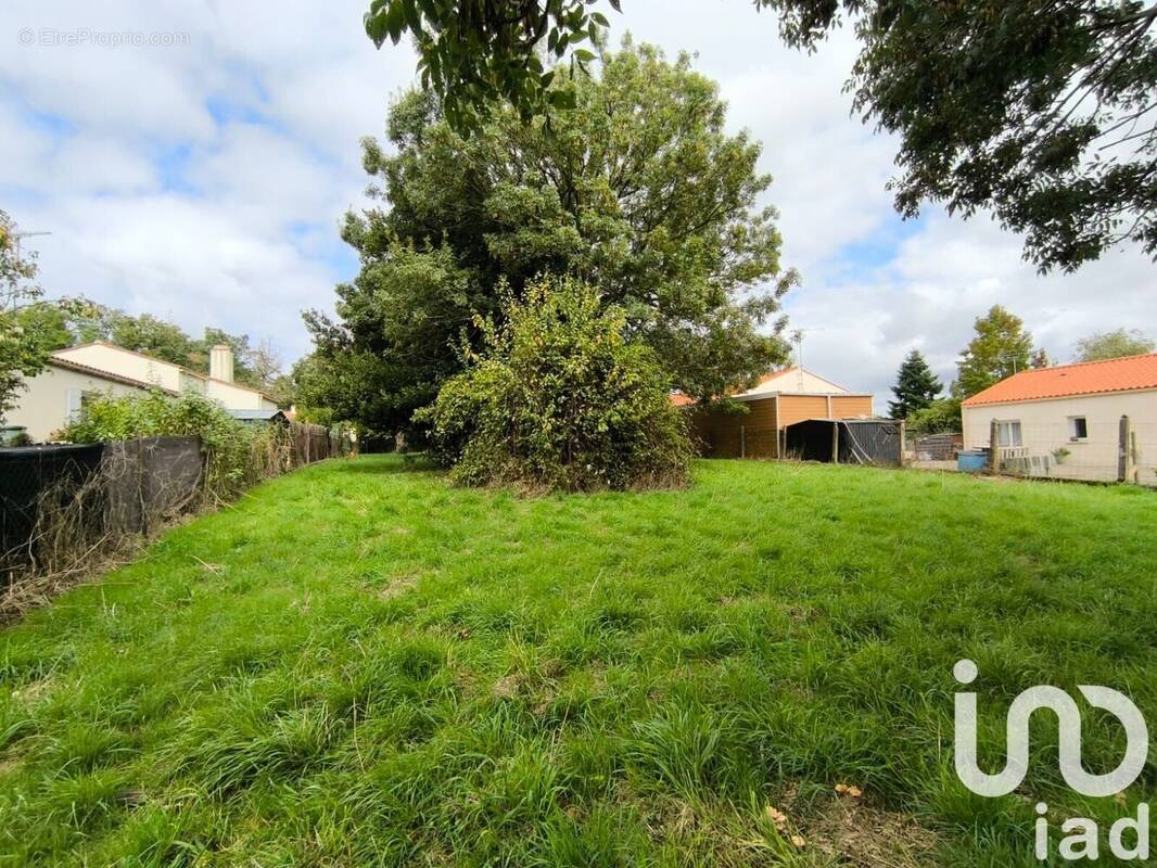 Photo 1 - Terrain à MOUTIERS-LES-MAUXFAITS