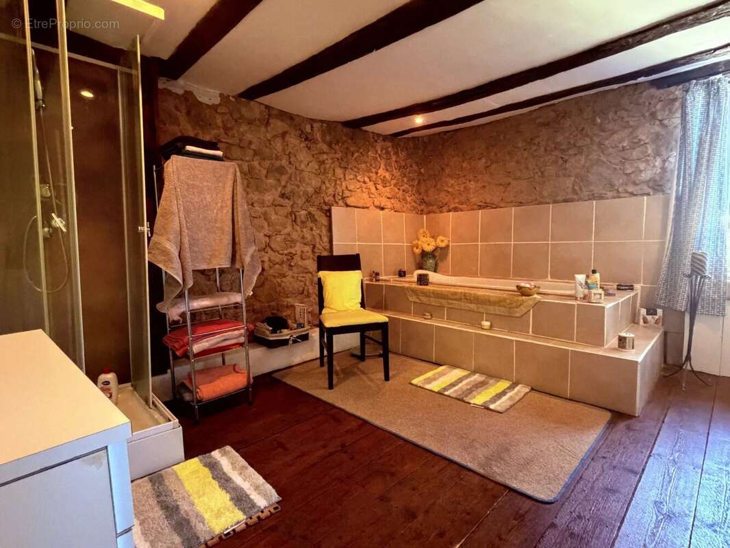 Appartement à MAGNAC-LAVAL