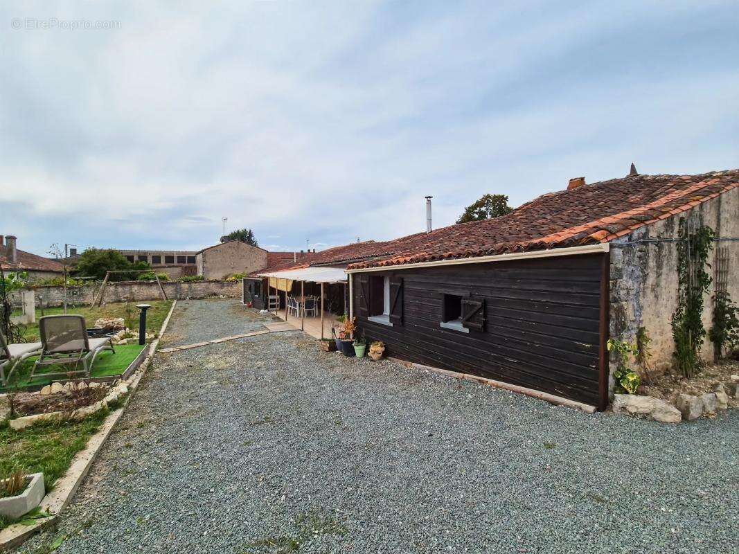 Maison à BRIE-SOUS-MATHA