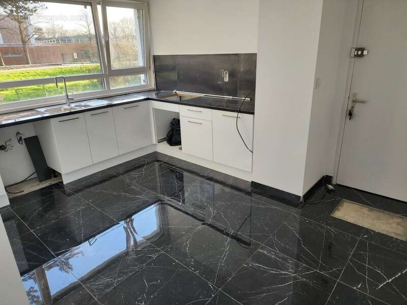 T5 rénové 84 m² – 4 chambres – Balcon – Idéal colocation ou famille – Rennes - photo 3