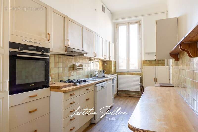 Appartement haussmannien 184.77 m² – 7 pièces – Intégralité du palier – Marseille 8ᵉ - PERIER - photo 15