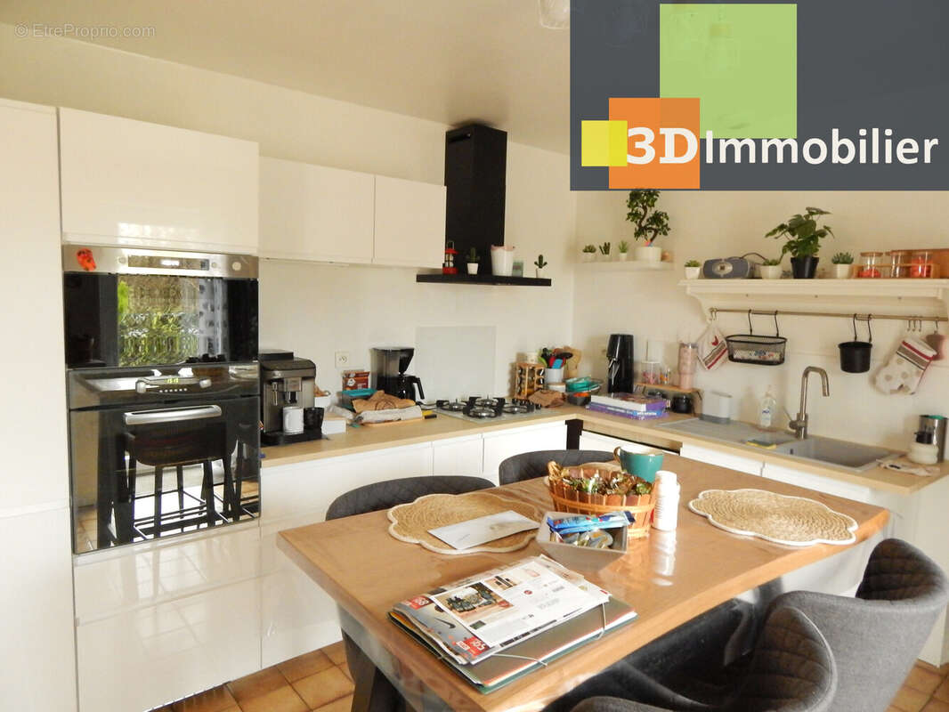 CUISINE AMÉNAGÉE 14 M² - Maison à BLETTERANS