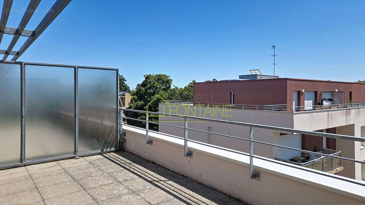 Appartement T2 en dernier étage avec grande terrasse et garage femé en sous-sol - photo 2