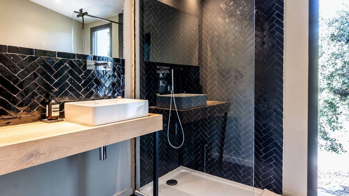 Saint-Marc-Jaumegarde — 342 m² habitables, dont 265 m² de plain-pied, à 7,8 km du Cours Mirabeau - photo 11