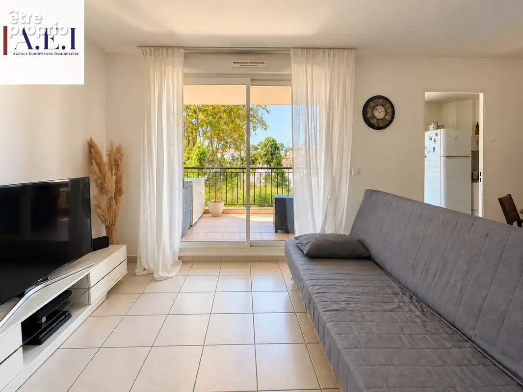 Six-Fours-les-plages - Appartement type 3 de standing avec terrasse & parking - photo 3