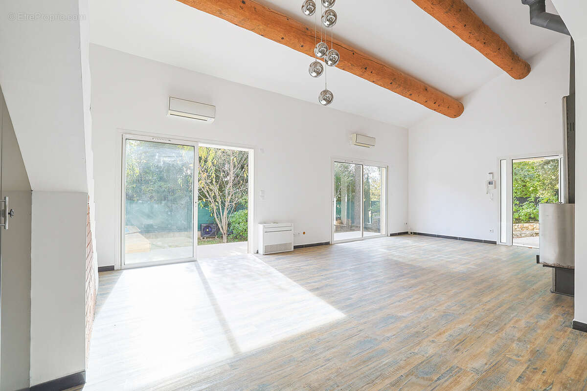 Maison à LA ROQUEBRUSSANNE