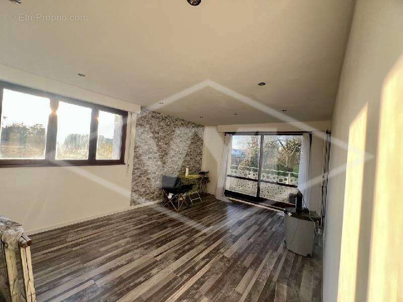 Appartement à COMBS-LA-VILLE
