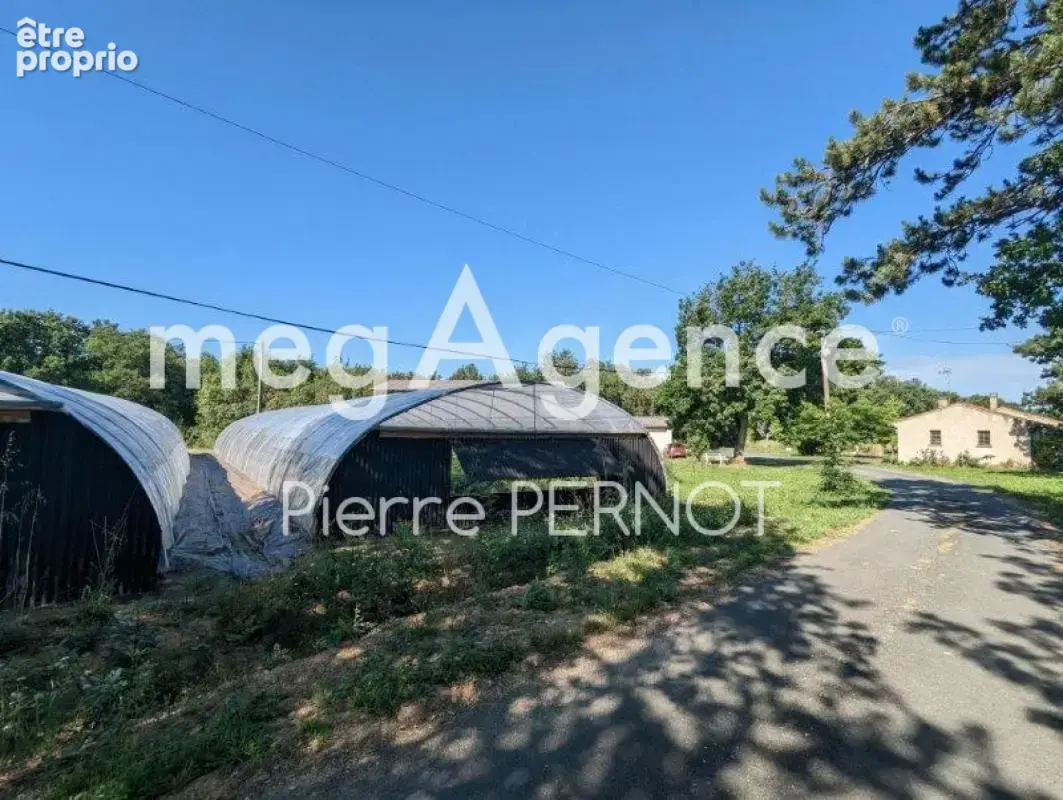 Fermette à rénover avec serres agricoles - photo 3