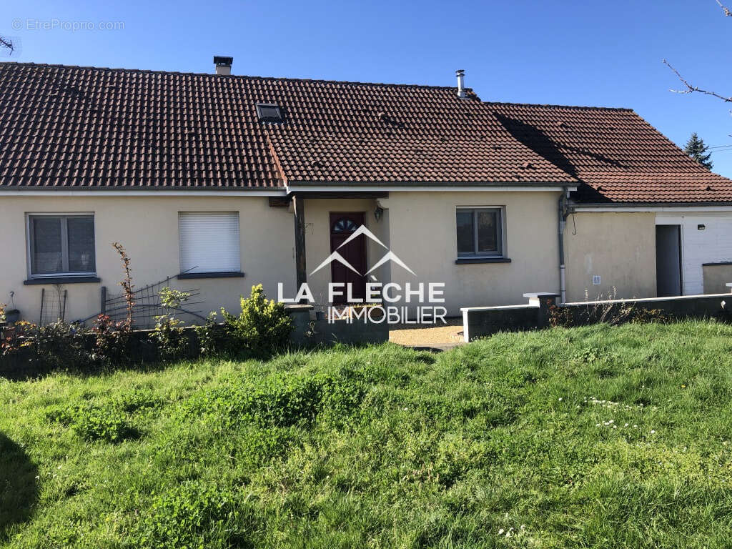 Maison à LA CHAPELLE-D'ALIGNE