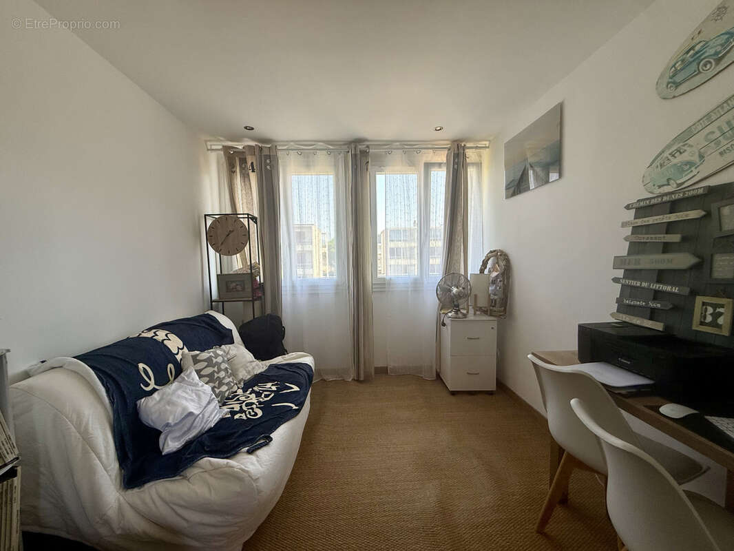 Aubagne - Appartement type 3 - photo 4