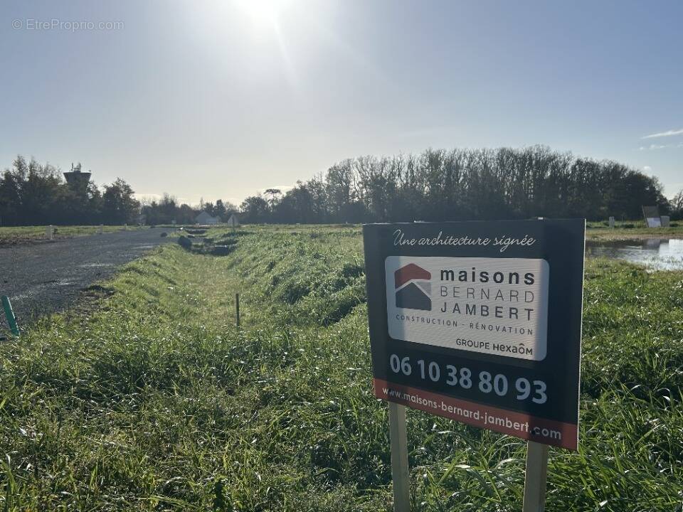 Terrain à LA POUEZE