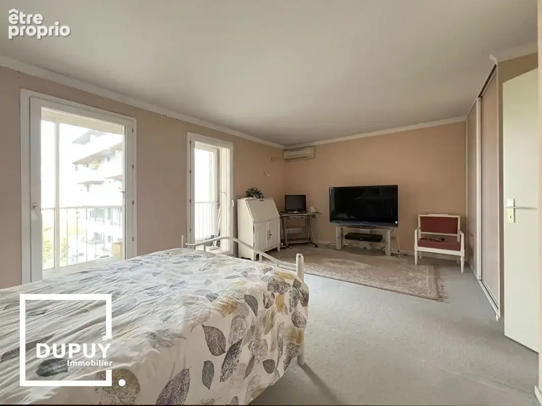 Les Raisins - Canal du Midi  T4 de 89 m² - Terrasse et Parking. - photo 7