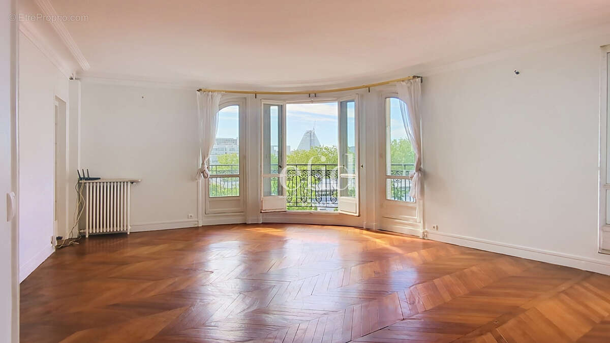 Appartement à PARIS-16E