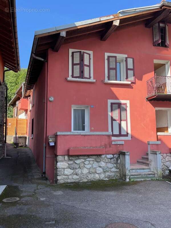Aigueblanche (73260) – maison d’investissement divisée en 8 logements - photo 2