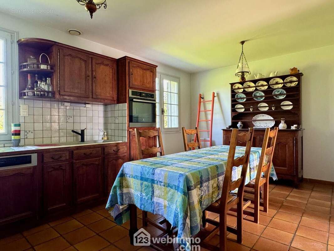 De 20 m2, elle autorise largement un espace repas. - Maison à MIGNE-AUXANCES