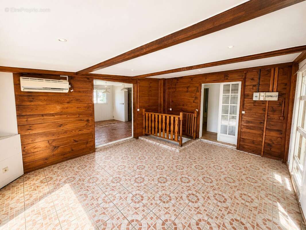 Maison 110 m² à Sainte-Suzanne  - photo 4