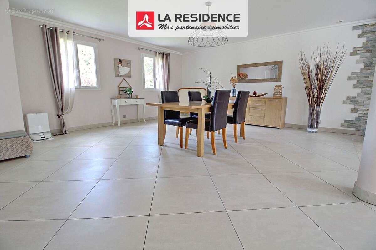 Maison 218 m² à Vaux-Sur-Seine  - photo 3