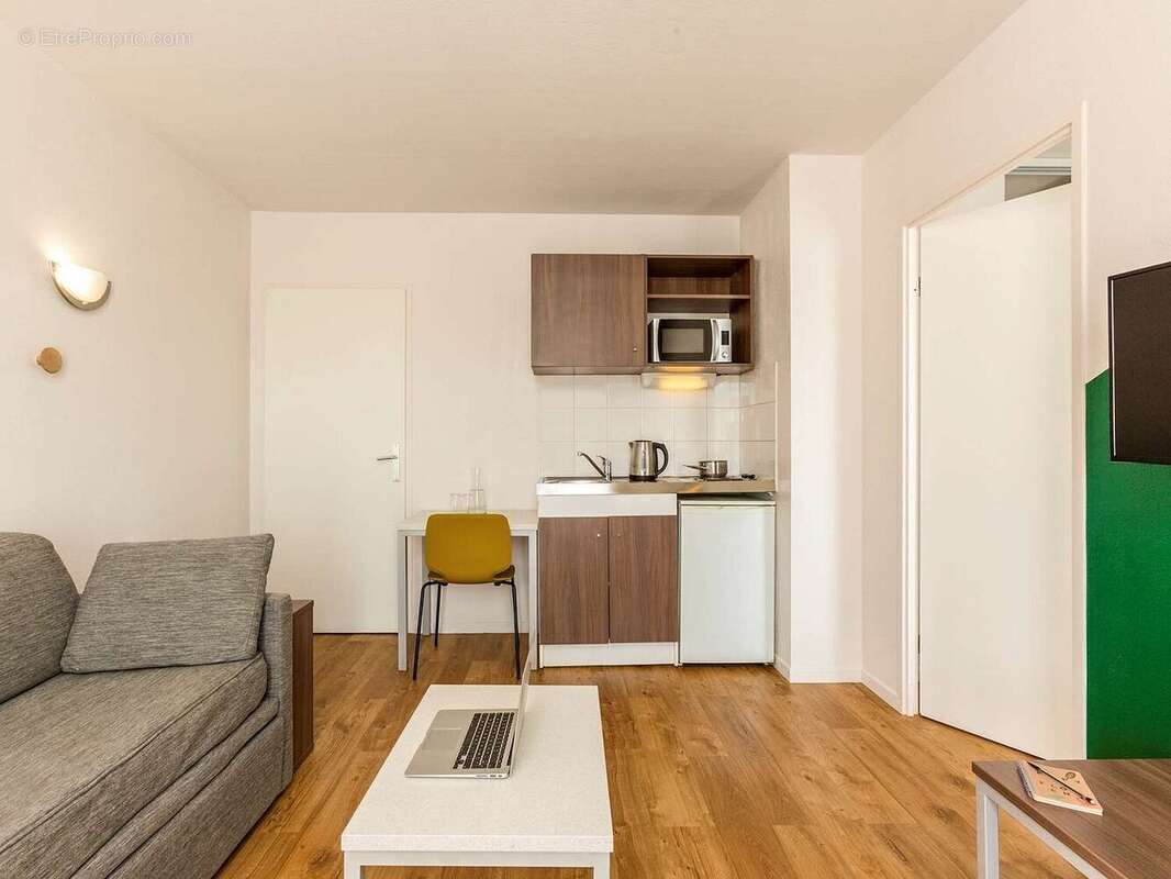 INVESTISSEMENT LOCATIF  CARRIERES SOUS POISSY - Résidence Aparthotel Adagio Access*** - 5,64% de rentabilité. - photo 2